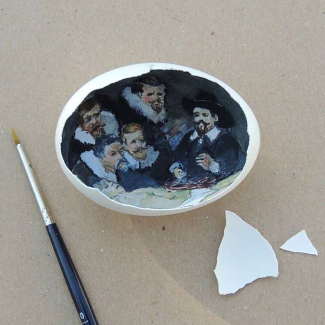 Artist creates fantastic arts in eggshells