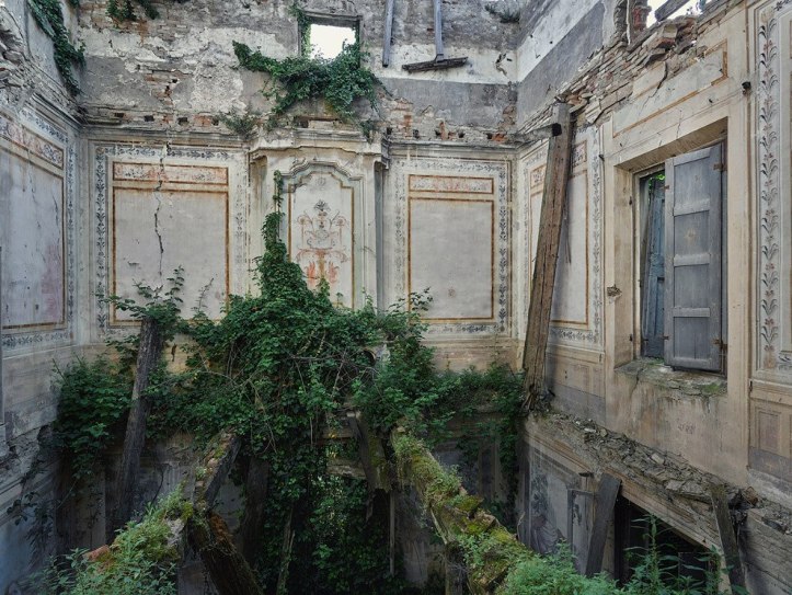 The-beauty-of-abandoned-buildings-014